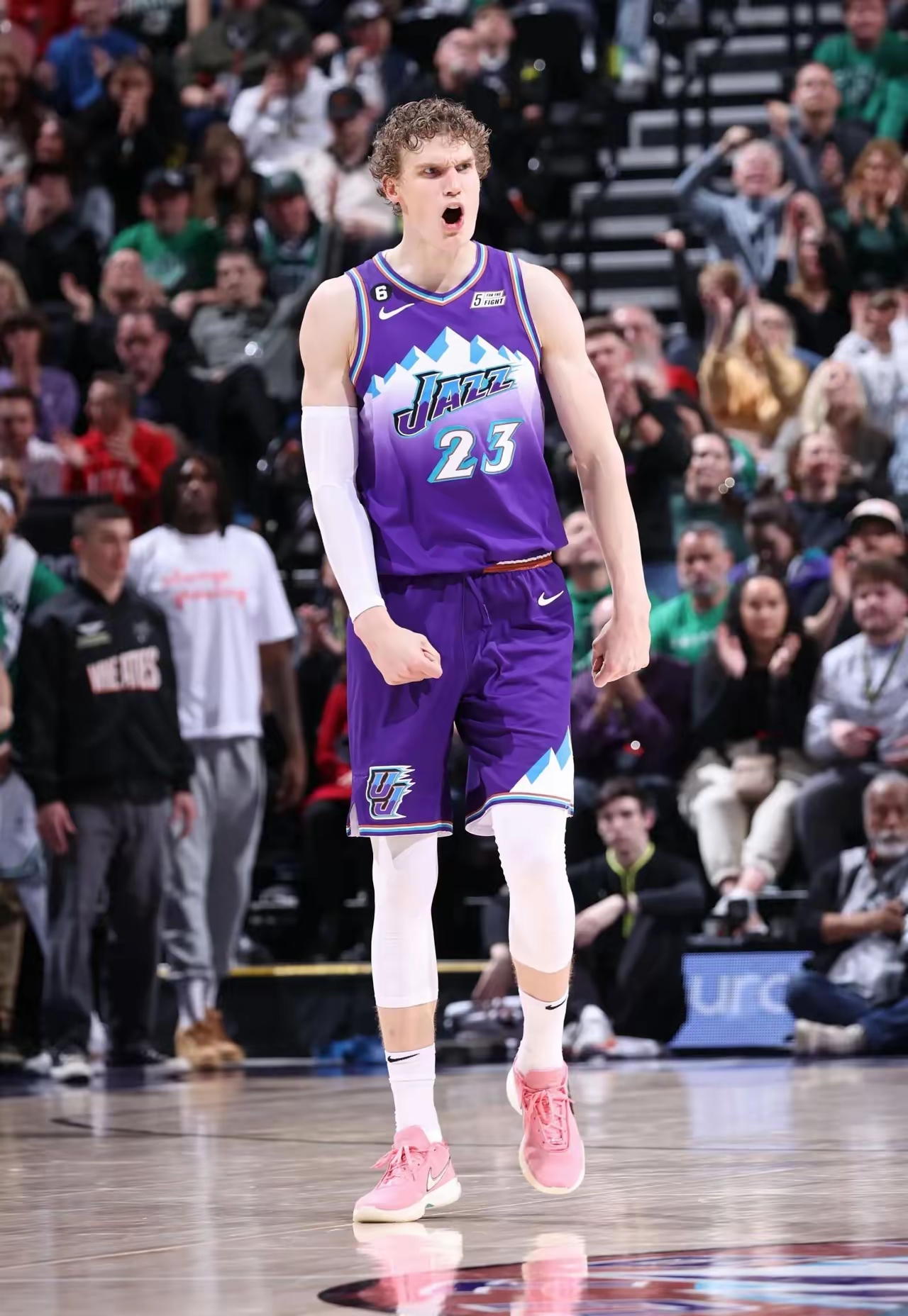 黄蜂大胜凯尔特人，鲍尔状态回升发挥优异