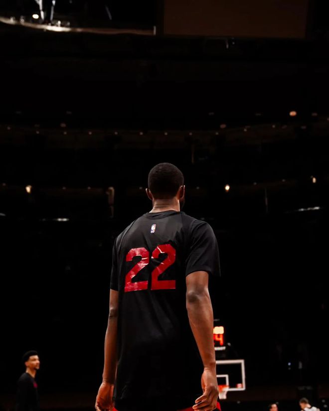 威金斯险胜黄蜂，三连败关键表现点燃全场！